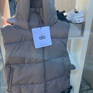 ALO Yoga Gray Puffer Jacket XXS but fits big